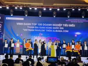 Trao chứng nhận cho 100 doanh nghiệp tiêu biểu tham gia gian hàng Quốc gia Việt Nam “Vietnam Pavilion” trên sàn thương mại điện tử Alibaba.com.